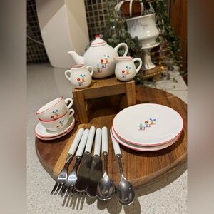 American Girl Pleasant Company- Molly's China Tea Set Birthday Complete Set!